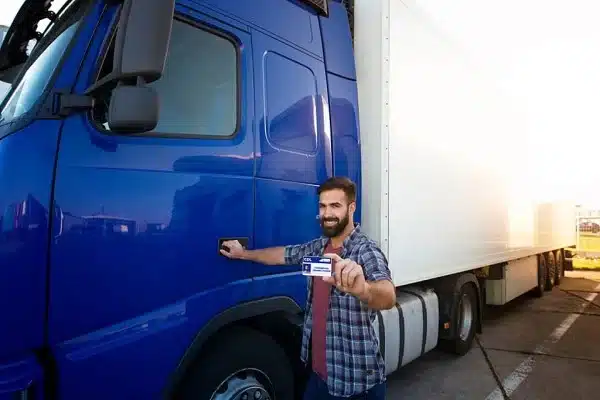 درآمد راننده تریلی در امارات