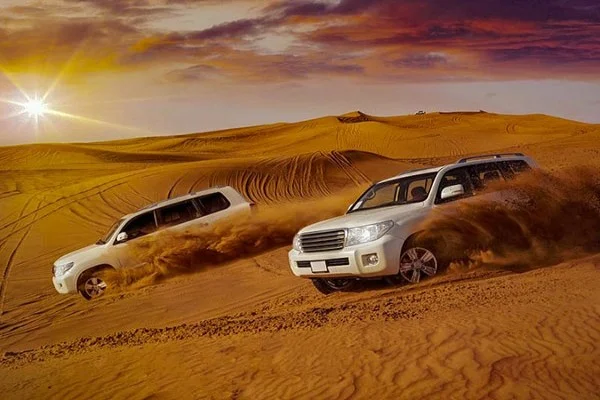 رانندگی کردن در جاده شنی و کویری