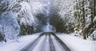رانندگی در جاده برفی